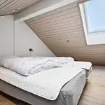 Elara - 200m From The Sea By Interhome Lakolk