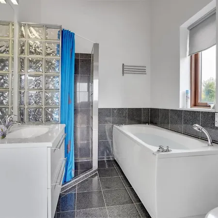 Elara - 200m From The Sea By Interhome Lakolk