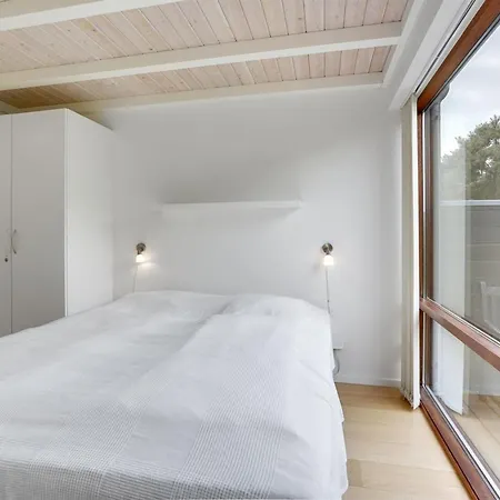 Elara - 200m From The Sea By Interhome Lakolk