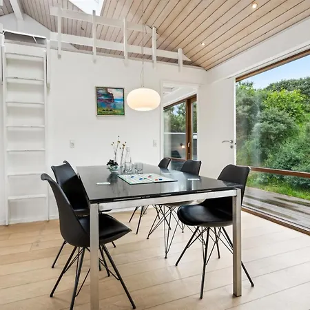 Elara - 200m From The Sea By Interhome Lakolk