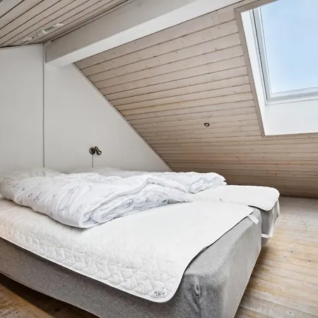 Elara - 200m From The Sea By Interhome Lakolk